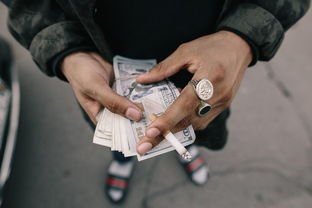 e招贷是网贷吗？解析其属性及贷款类型