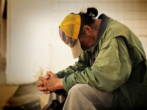 网贷人去世后债务归谁还？家属必须扛债吗？